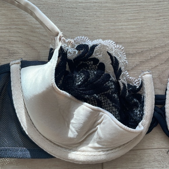 Victorias Secret Bra Nude with Black overlay - Picture 10 of 10